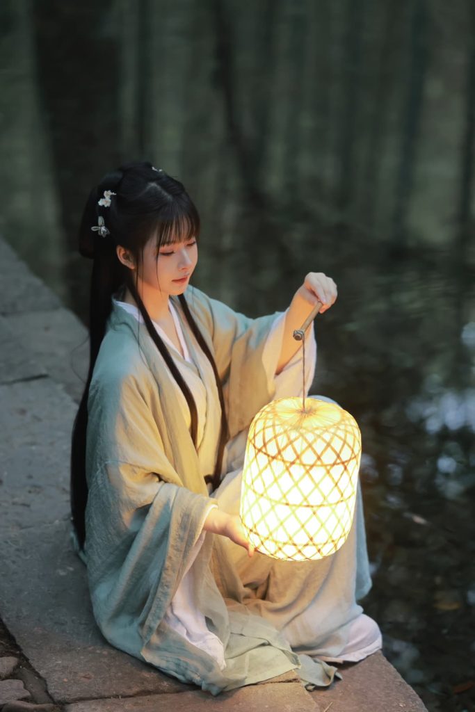 白莉爱吃巧克力 原理猪 古风汉服 (7)