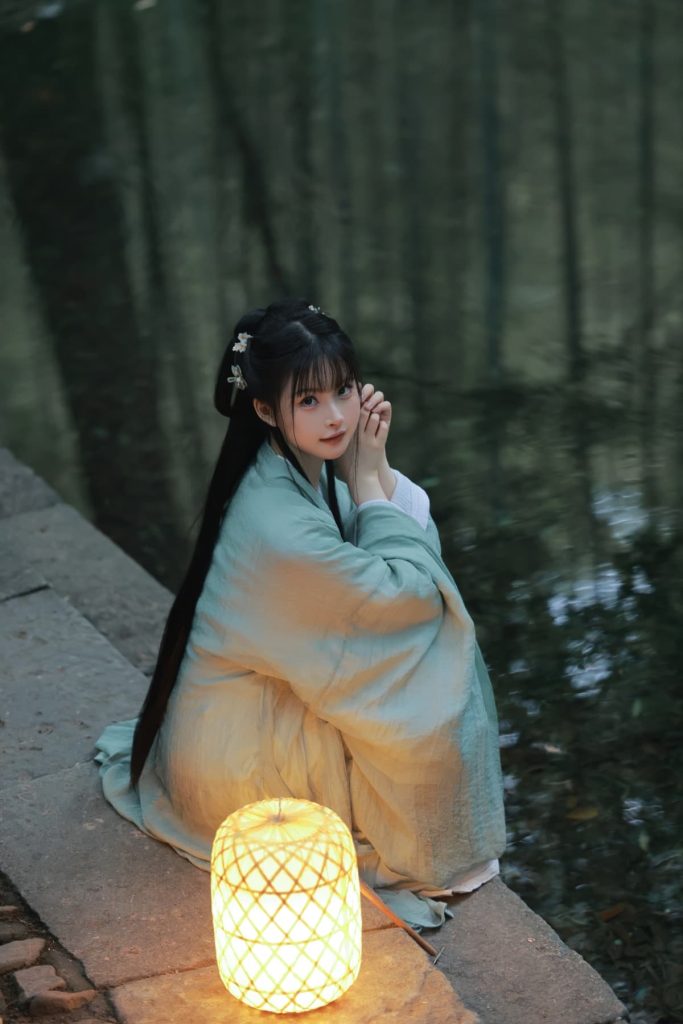 白莉爱吃巧克力 原理猪 古风汉服 (8)