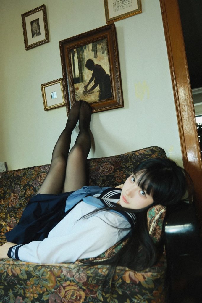 白莉爱吃巧克力 原理猪 闺房JK (4)